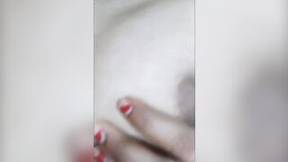Desi mom masturbating and showing her pussy close-up and boobs