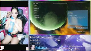 Muestra sus tetas en vivo