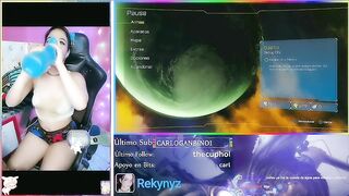 Muestra sus tetas en vivo