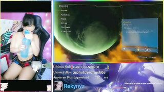 Muestra sus tetas en vivo