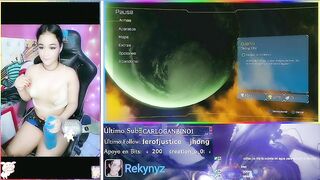 Muestra sus tetas en vivo