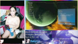 Muestra sus tetas en vivo