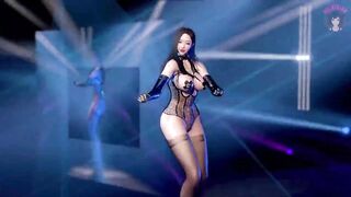 Sexy Big Ass Asian Girl Dancing in Lingerie