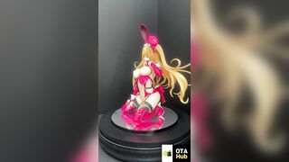 Figure Native - Caroline Yuri